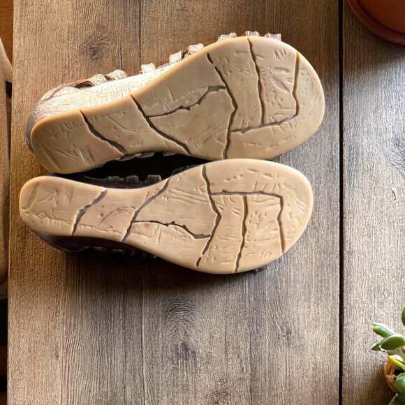 OTBT Nomadic Wedge Sandals Womens Size 8.5 Leather Pewter Color - Picture 13 of 13